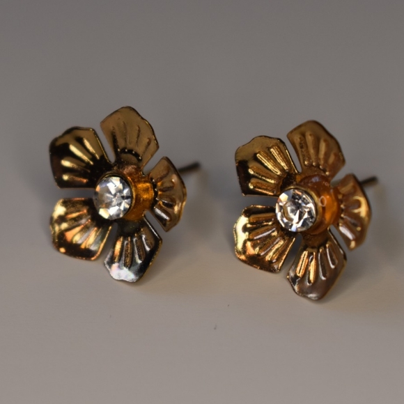 Add-On: Dainty Golden Flower Earrings - Picture 1 of 4